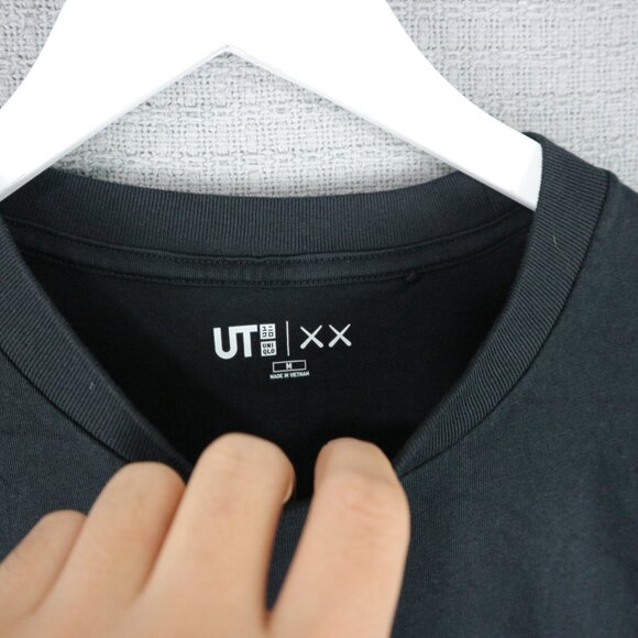 Uniqlo x Kaws Graphic Tee Mens Medium - Picture 4 of 7